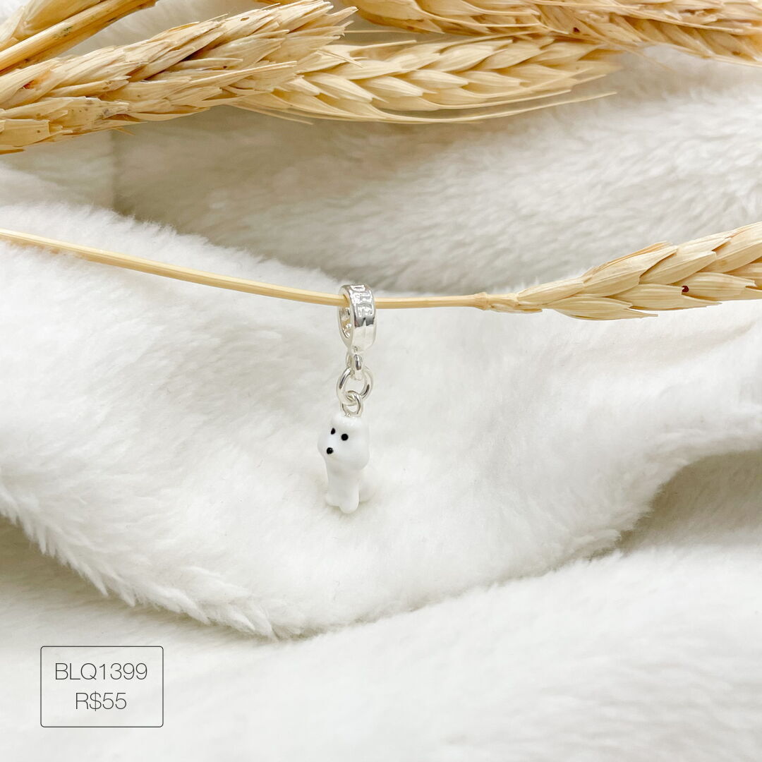 Berloque Poodle Branco Pendurado Esmaltado Prateado